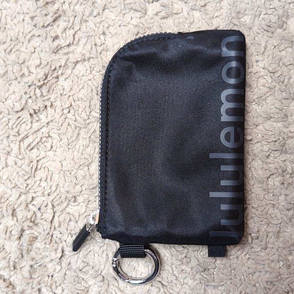 Lululemon Clippable Card Pouch Black & Silver